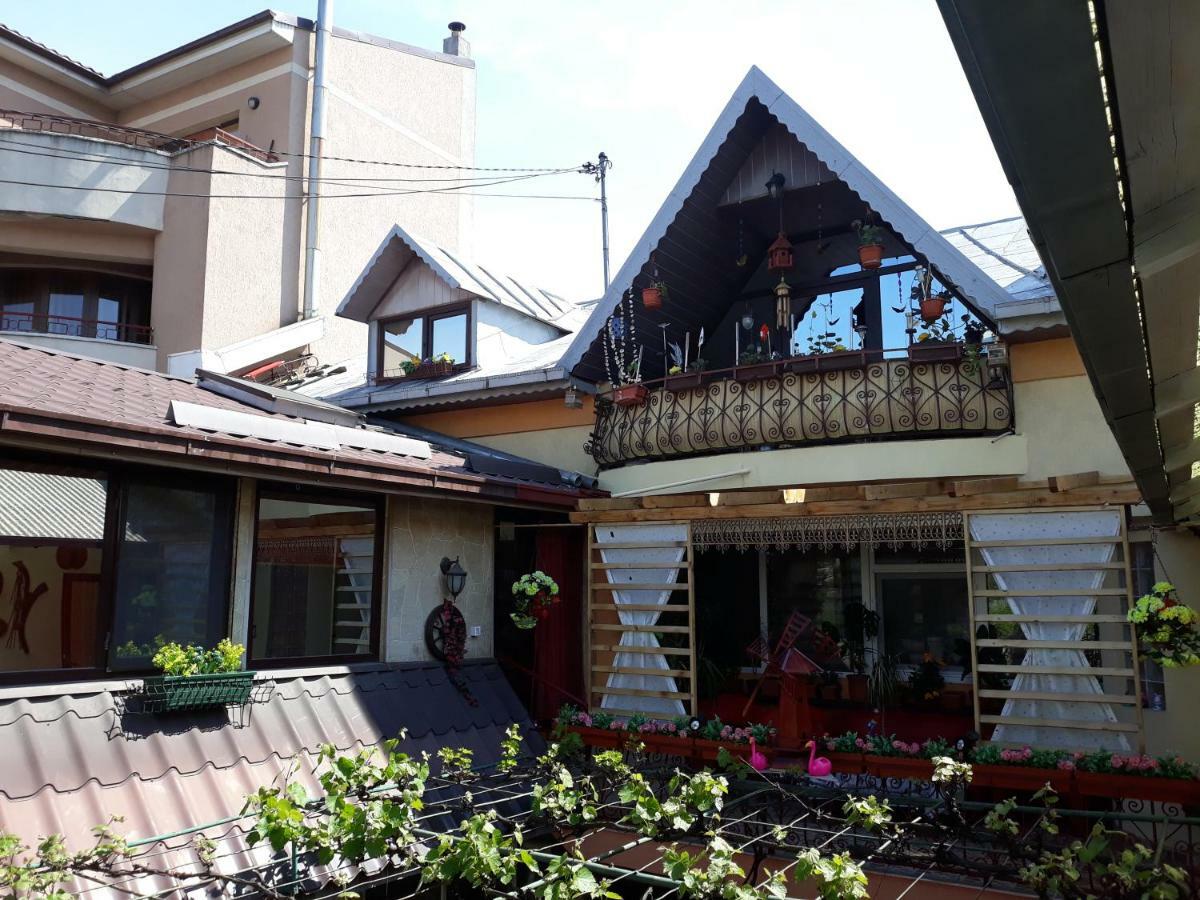 Gabi Guesthouse Constanta Exterior photo